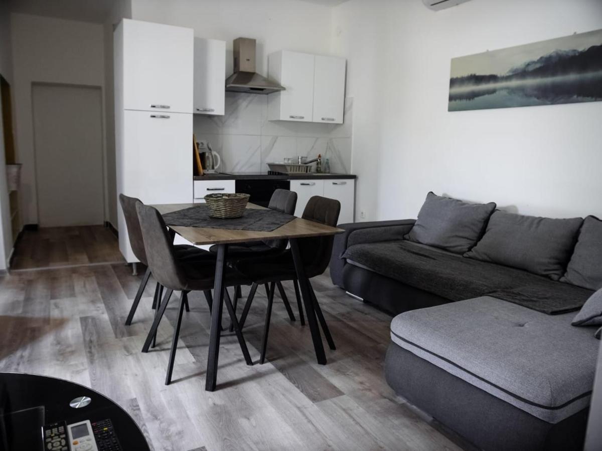 Apartment Ground Floor With Parking Erny Pula Exterior photo