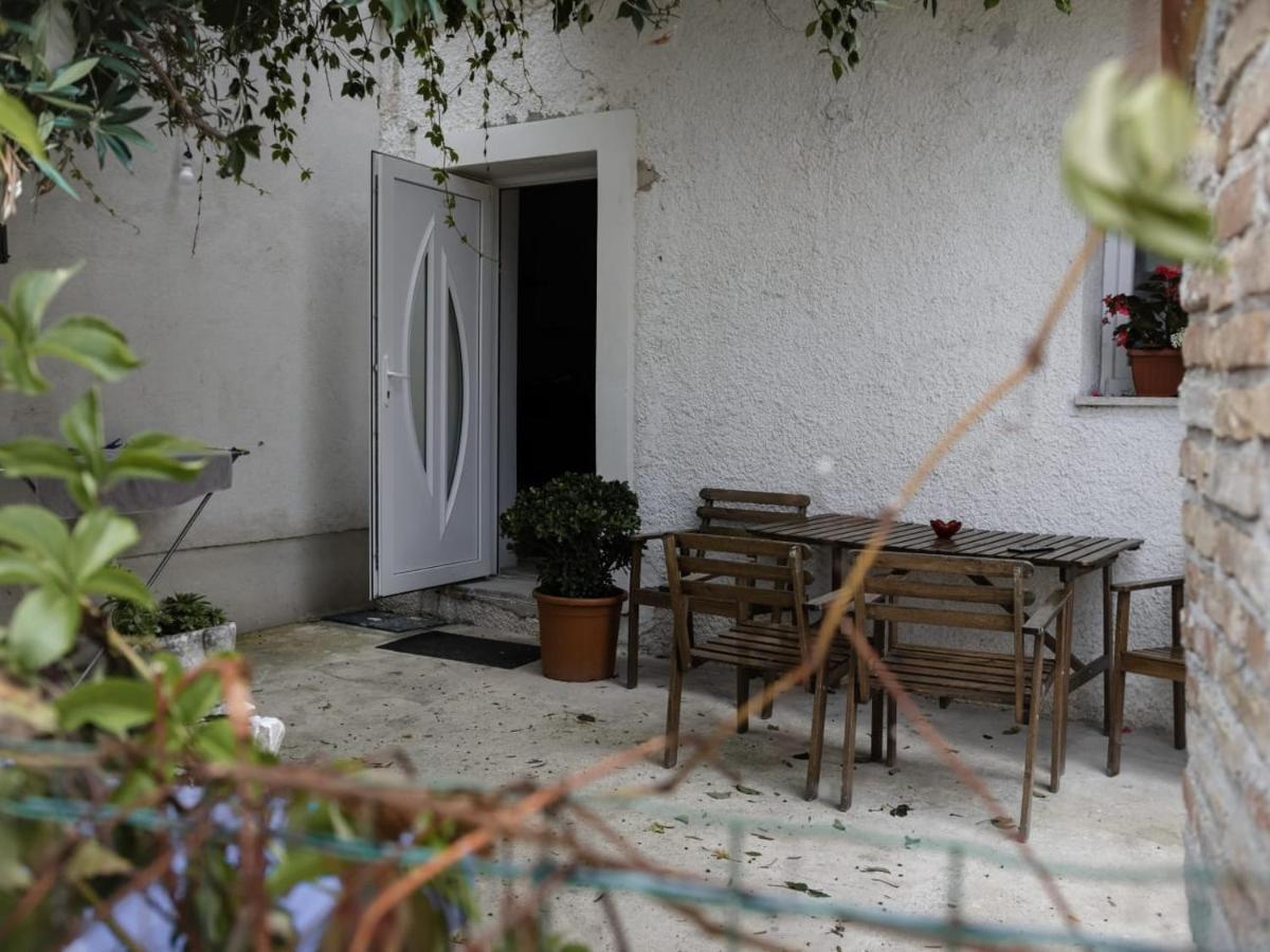 Apartment Ground Floor With Parking Erny Pula Exterior photo